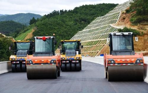  山推SR26H-C5沈阳压路机C位天成无所不能