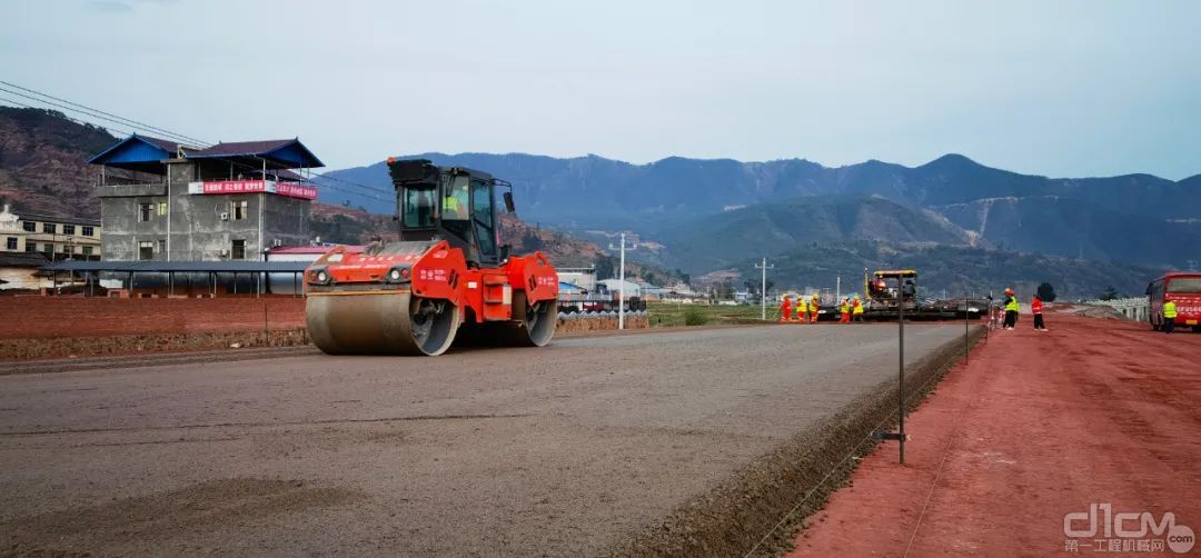 工地沈阳案例：数据实证，福格勒+悍马新机为高速公路打造基层品质新水准